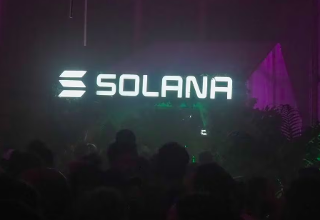 Solana, cryptocurrency, blockchain technology, ecosystem - tech-apple